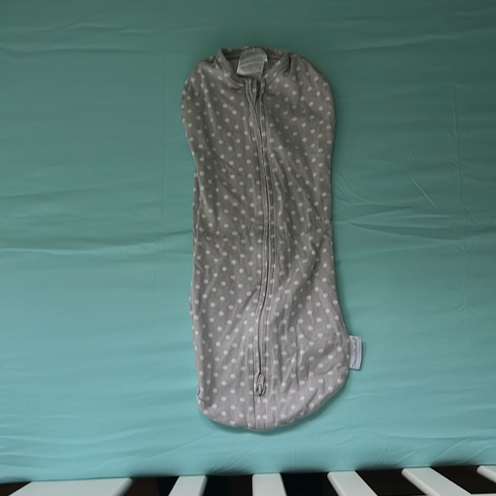 Lot of 2 swaddle me zip up & Velcro Swaddles. 0-3 months & 3-6ish months